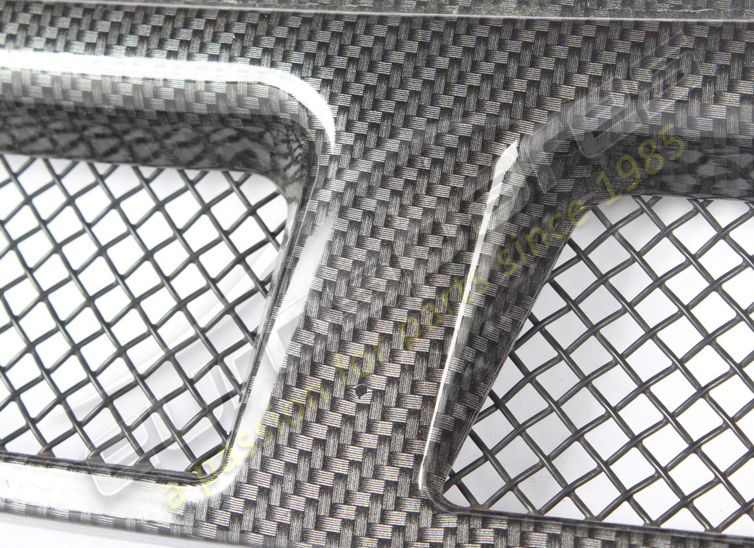 grille gauche ferrari utilisée -gris-. numéro de pièce 68075100 (2)