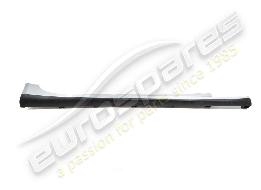 JUPE LATÉRALE DROITE D'OCCASION Maserati (APPRÊT). NUMÉRO DE PIÈCE 673000022 (1)