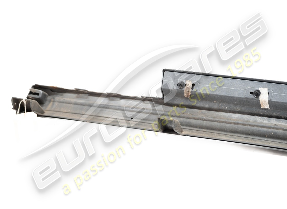 JUPE LATÉRALE DROITE D'OCCASION MASERATI (APPRÊT). RÉFÉRENCE 673000022 (11) jupe latérale droite d'occasion maserati (apprêt). référence 673000022 (11)