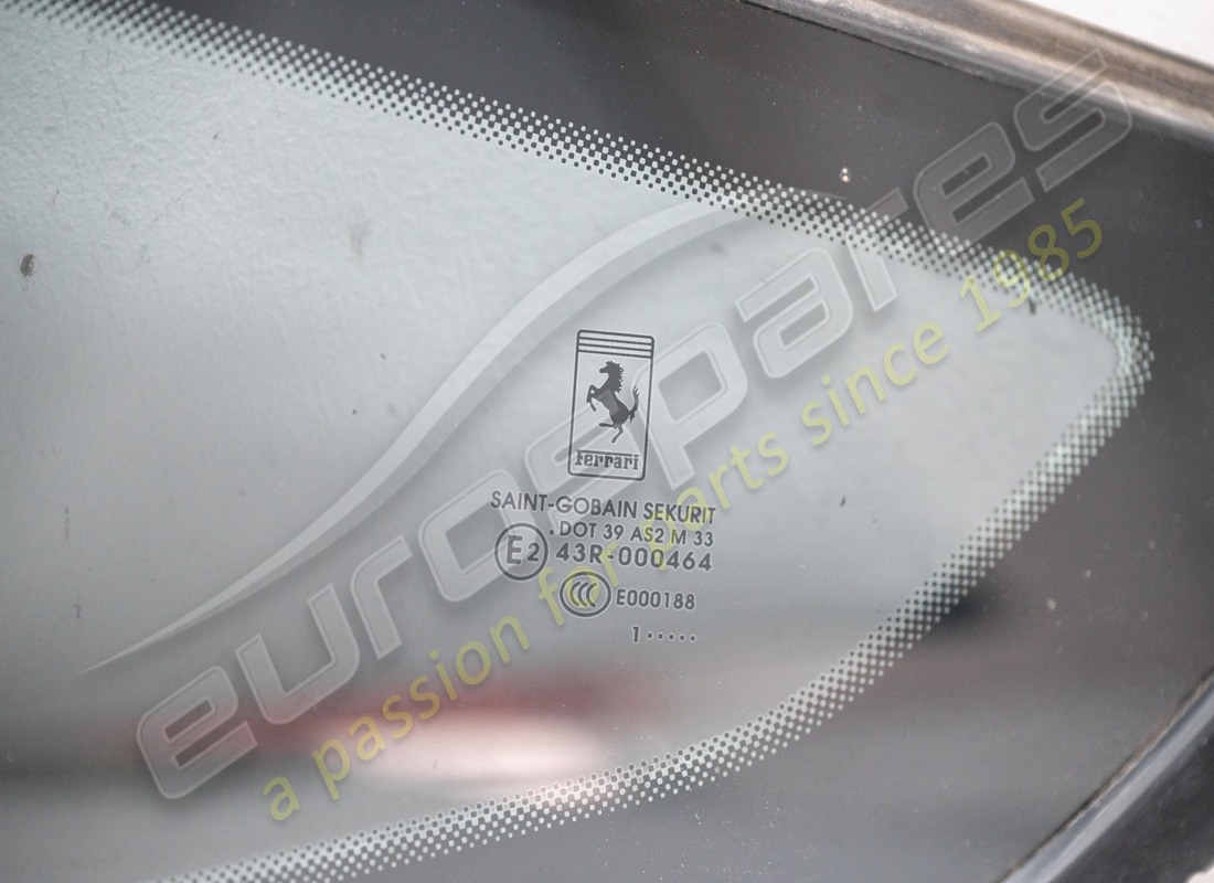 utilisé ferrari fenêtre arrière gauche. numéro de pièce 84342500 (2)