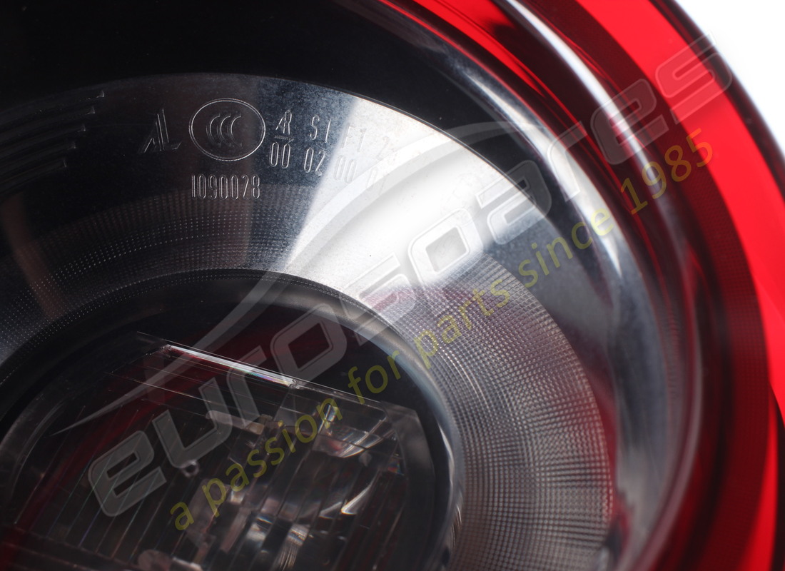 FEU ARRIÈRE EXTÉRIEUR DROIT D'OCCASION FERRARI. NUMÉRO DE PIÈCE 317207 (5) feu arrière extérieur droit d'occasion ferrari. numéro de pièce 317207 (5)