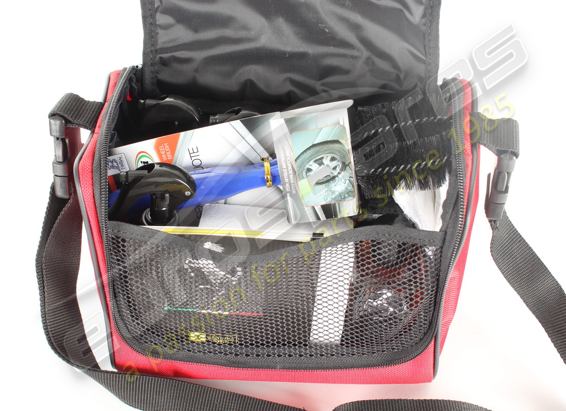 kit d'entretien extérieur de voiture neuf ferrari. numéro de pièce 70004078 (4)
