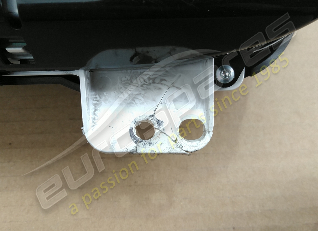pièce maserati maserati endommagée 670100154. numéro de pièce 670100154 (3)