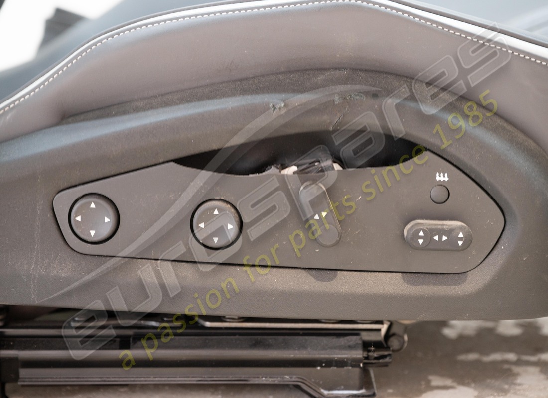 endommagé eurospares full electric std style des places avec centre en alcantara et traverses en cuir, coutures cheval sur l'appui-tête. numéro de pièce eap1563082 (11)