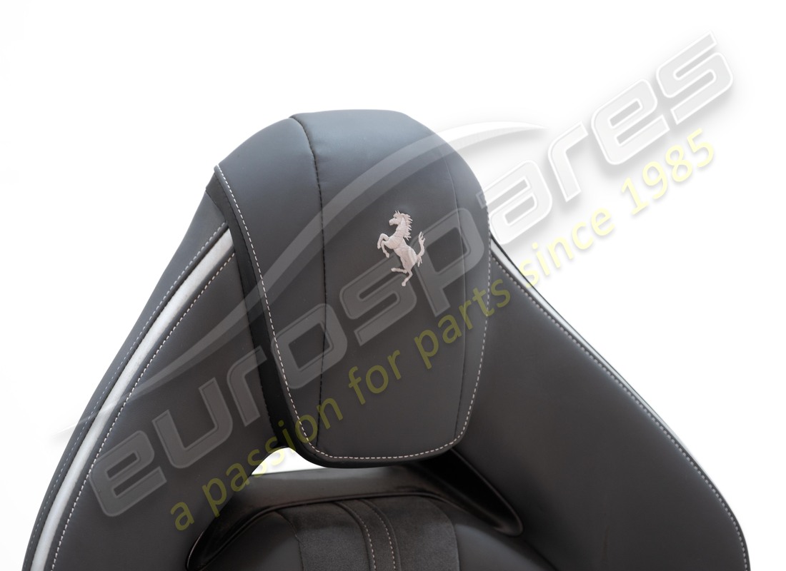 endommagé ferrari full electric std style des places avec centre en alcantara et traverses en cuir, coutures cheval sur l'appui-tête. numéro de pièce eap1563082 (2)