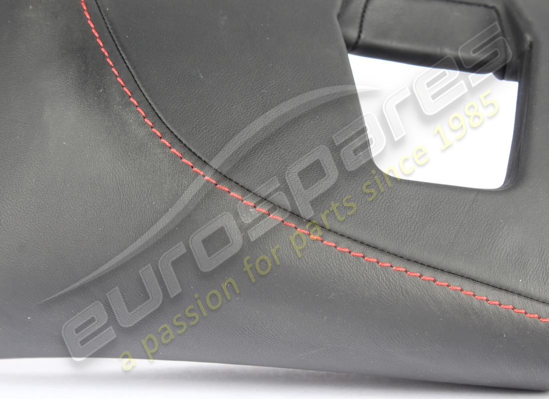 bouchon inférieur droit complet d'occasion ferrari. numéro de pièce 811872 (2)