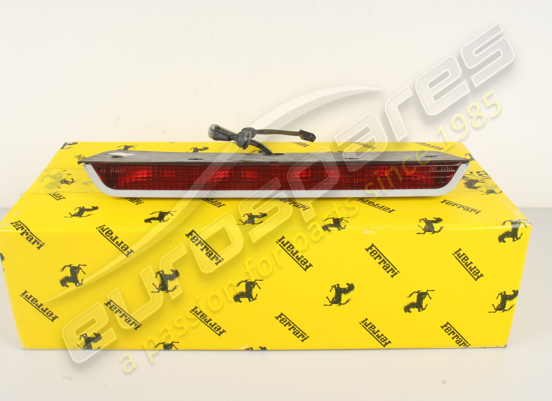 nouveau feu stop arrière ferrari. numéro de pièce 61892900 (1)