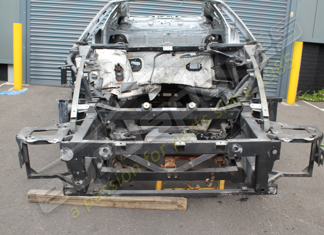 UTILISÉ Ferrari CHÂSSIS AVANT COMPLET. NUMÉRO DE PIÈCE 985213714 (1)