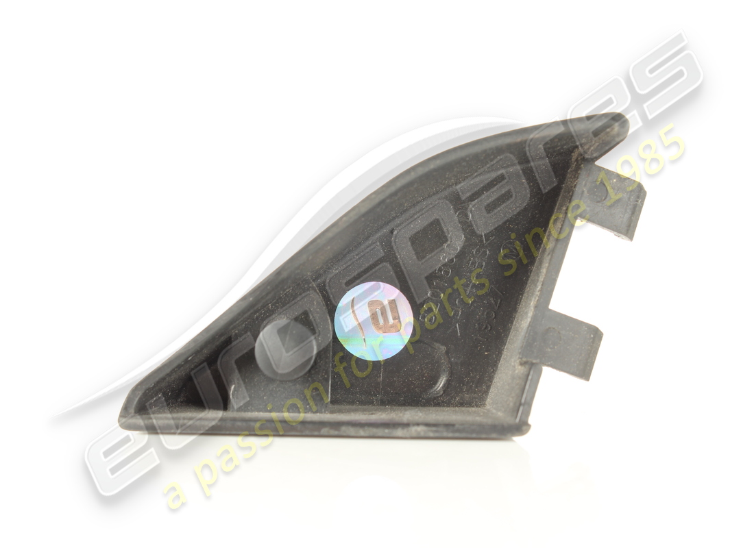 garniture triangle de porte droite ferrari utilisée. numéro de pièce 82018600 (2)