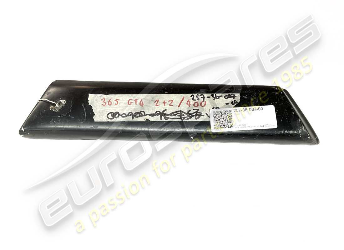 used ferrari quarter bumper lh/frt 412 greyprimer/rubber 0e. part number 2573600700 (1)