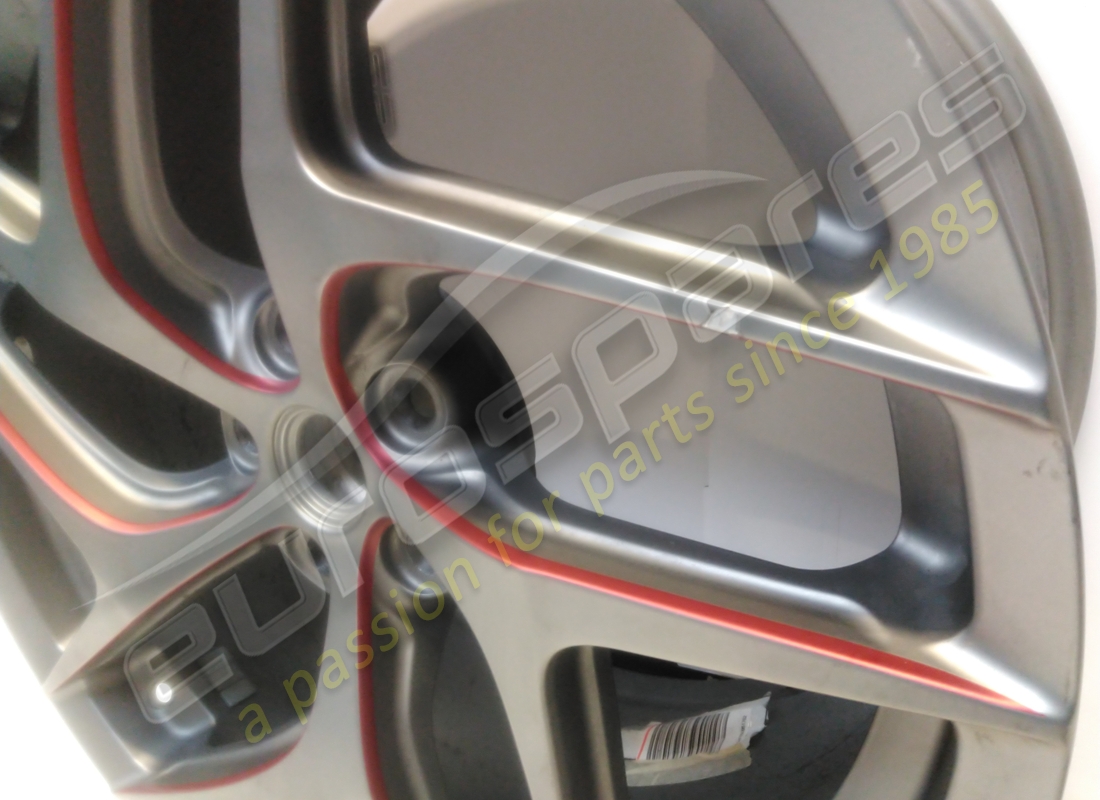 utilisé ferrari roue avant gauche. numéro de pièce 325270 (2)