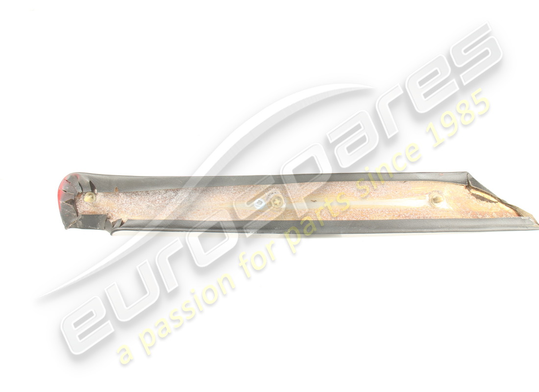 moulure de montant avant gauche d'occasion ferrari recouverte. numéro de pièce 62203900 (2)
