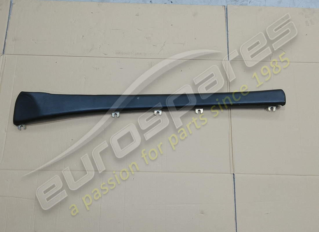 UTILISÉ Ferrari ENCEINTE SUPÉRIEURE DROITE COUVERTE. NUMÉRO DE PIÈCE 637182.. (1)