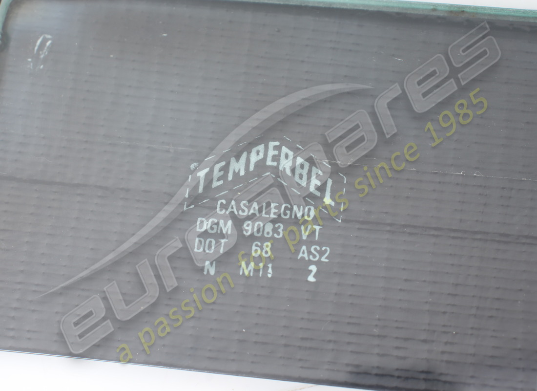 NOUVEAU FERRARI 250 GT LUSSO ARRIÈRE GAUCHE QUART DE VERRE. RÉFÉRENCE EAP1510675 (2) nouveau ferrari 250 gt lusso arrière gauche quart de verre. référence eap1510675 (2)