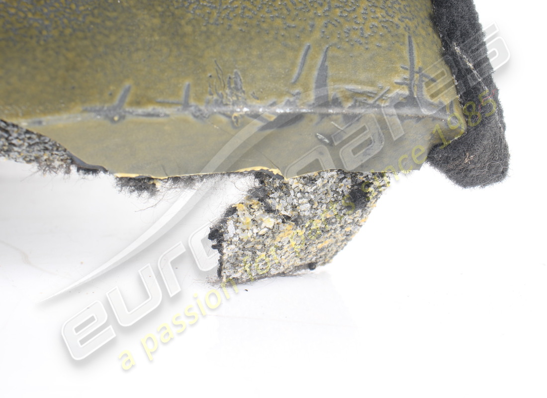 garniture de seuil latéral droit endommagée ferrari. numéro de pièce 88126600 (3)