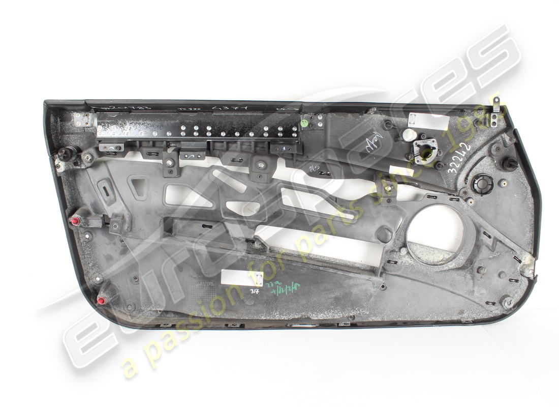 partie intérieure et supérieure droite du panneau de porte endommagée eurospares. numéro de pièce eap1553111 (3)