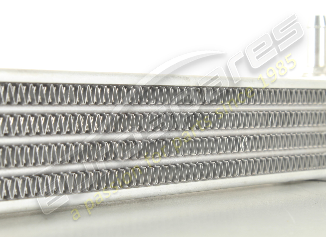 nouveau ensemble refroidisseur et support aston martin. référence 9d337869ca (4)