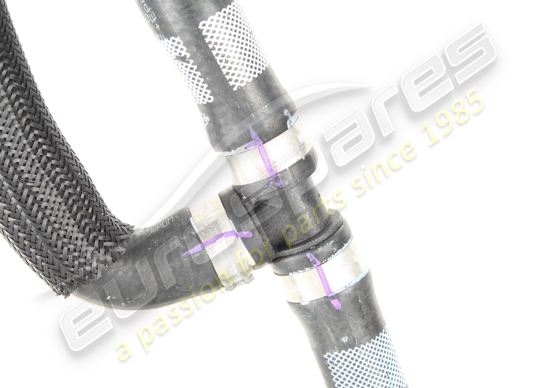 NOUVEAU TUYAU MASERATI PROVENANT DU RADIATEUR SECONDAIRE. RÉFÉRENCE 670003288 (2) nouveau tuyau maserati provenant du radiateur secondaire. référence 670003288 (2)