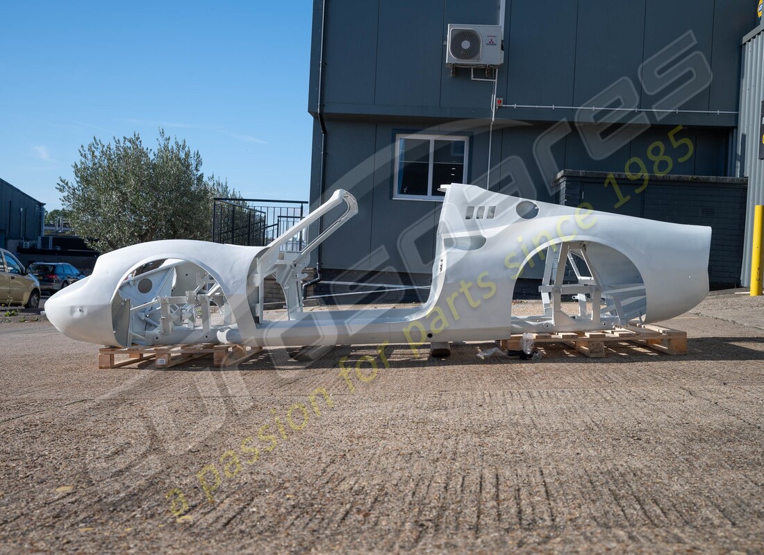 châssis et carrosserie gts d'occasion ferrari. numéro de pièce 20277100 (3)
