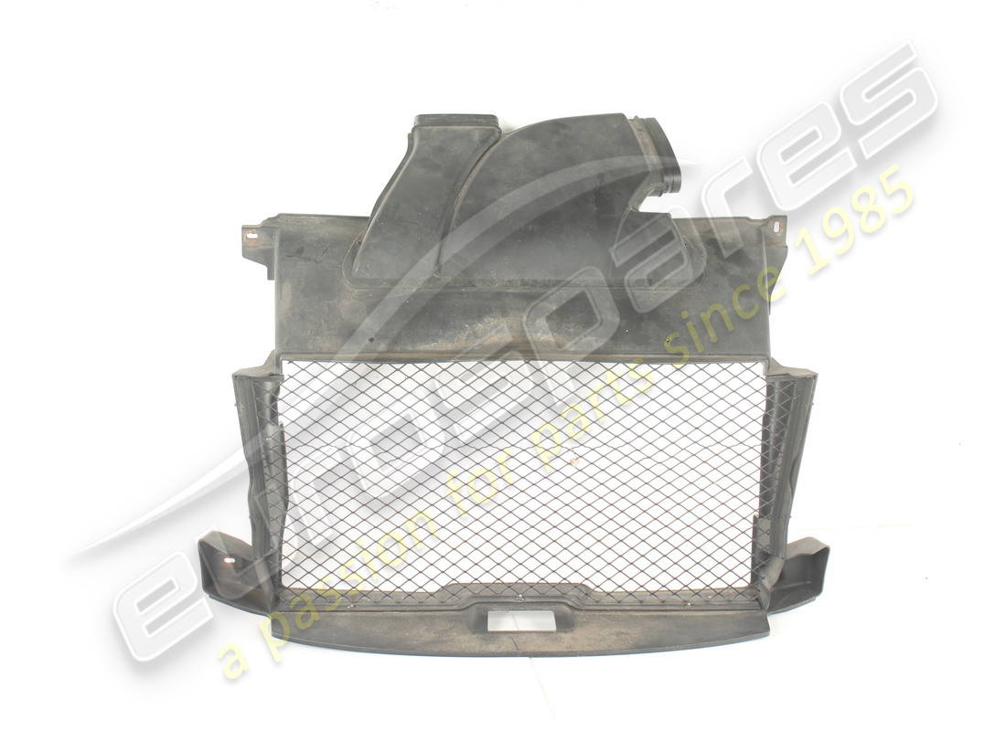 CONDUIT D'AIR SUPÉRIEUR DE RADIATEUR D'OCCASION Maserati. NUMÉRO DE PIÈCE 670001328 (1)