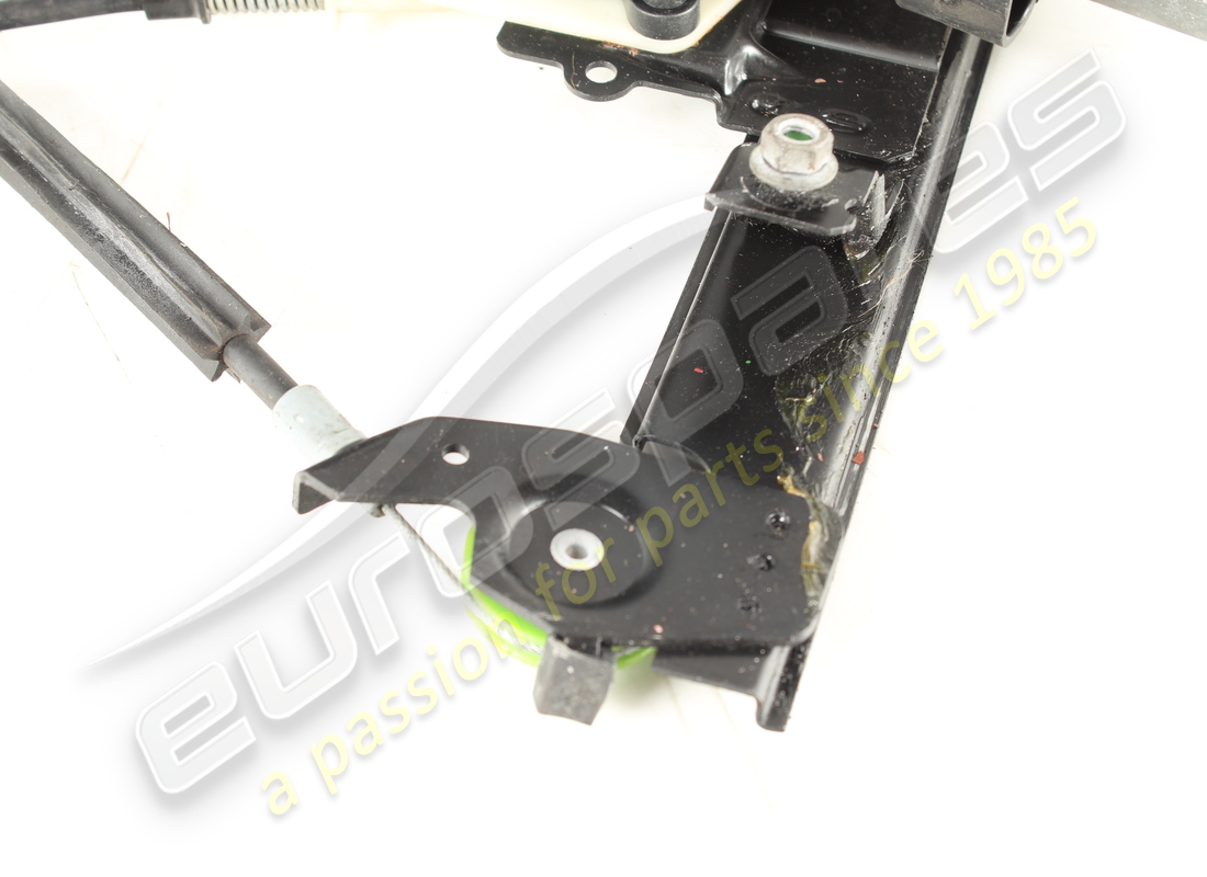 levier de vitre avant droit d'occasion maserati. référence 84934000 (4)