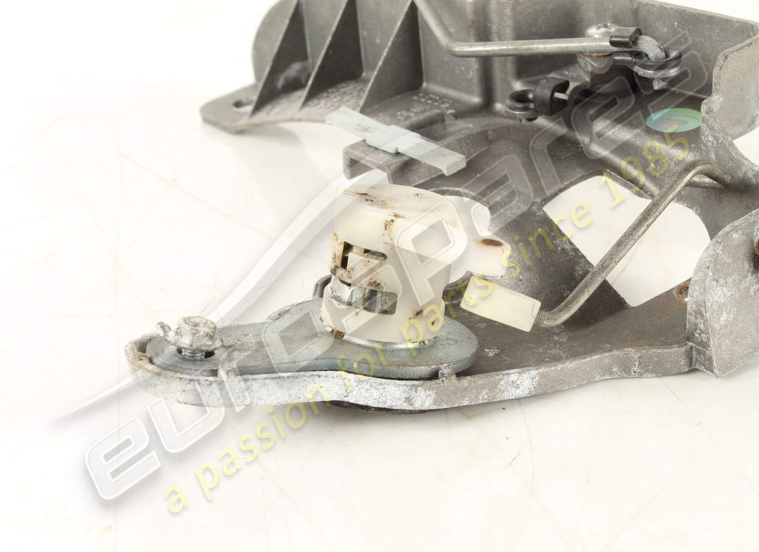 boîtier de poignée de porte avant droite d'occasion maserati. numéro de pièce 68001800 (2)