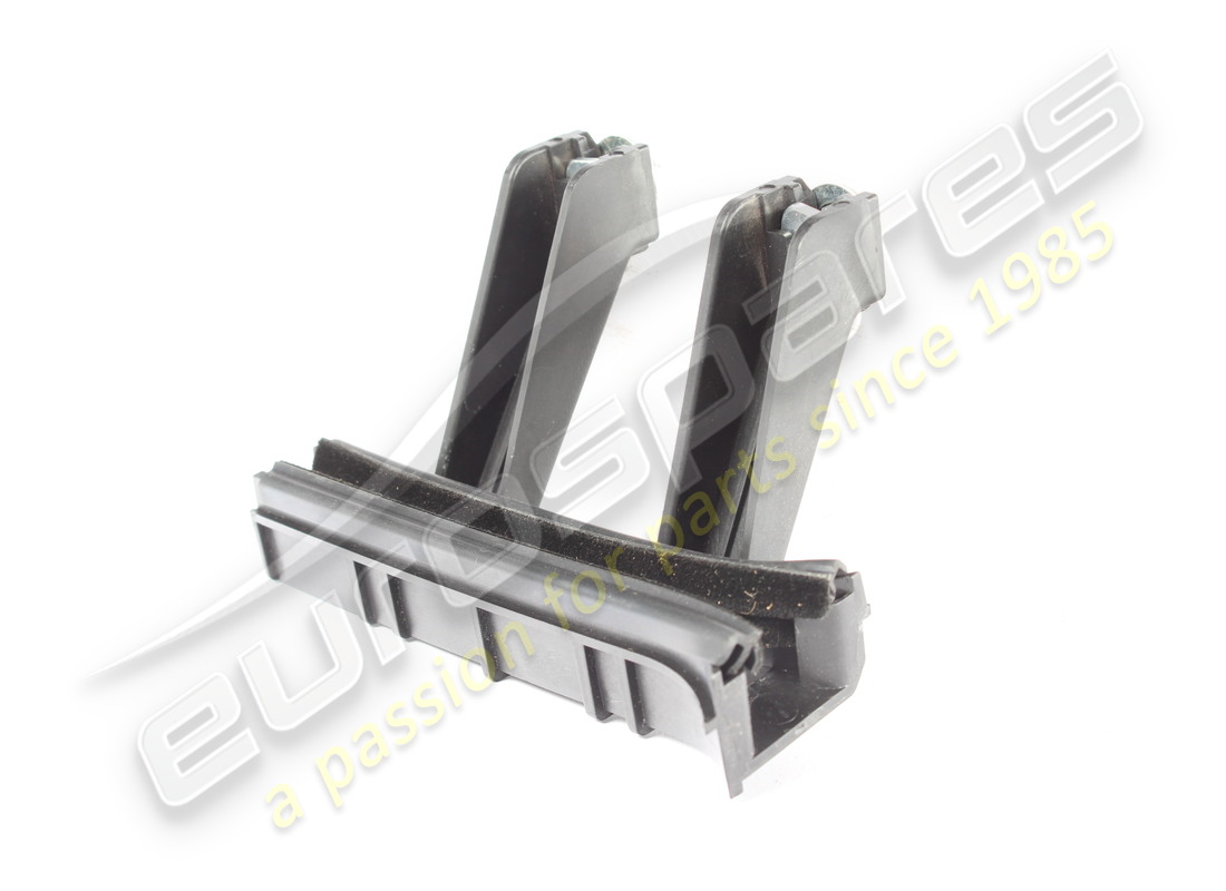 rail de guidage de lunette arrière droite d'occasion maserati. numéro de pièce 670212815 (2)