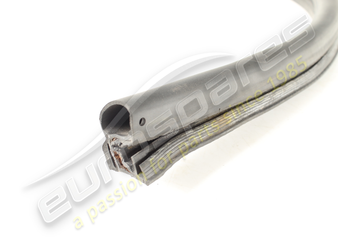 JOINT INFÉRIEUR USAGÉ FERRARI. NUMÉRO DE PIÈCE 83987400 (3) joint inférieur usagé ferrari. numéro de pièce 83987400 (3)