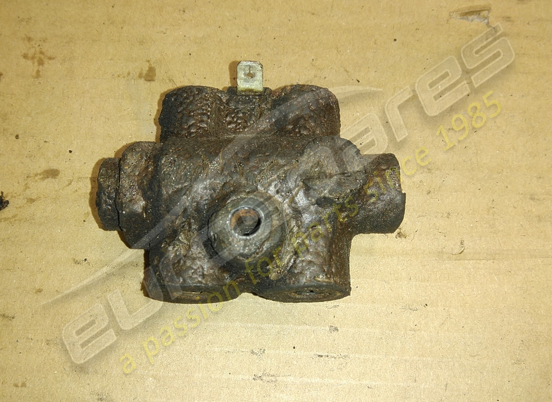 valve indicateur de frein ferrari utilisée. numéro de pièce 127757 (2)