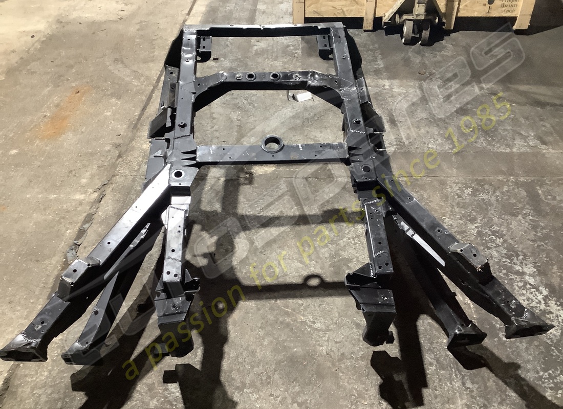 extrémité arrière lamborghini endommagée. numéro de pièce 470813031f (3)