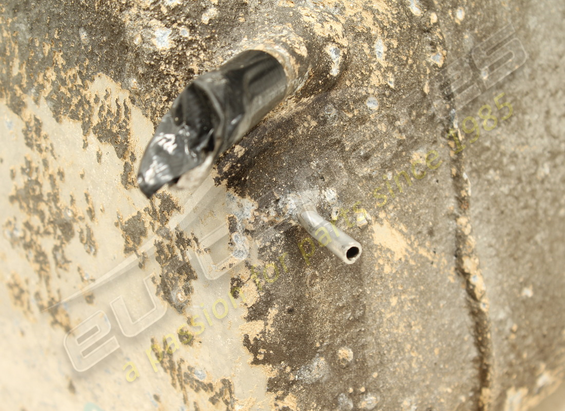 réservoir de carburant droit ferrari utilisé. numéro de pièce 106257 (2)
