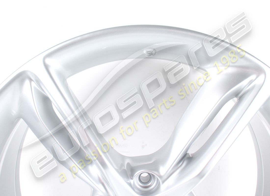 ROUE AVANT FERRARI RECONDITIONNÉE. NUMÉRO DE PIÈCE 328456 (2) roue avant ferrari reconditionnée. numéro de pièce 328456 (2)