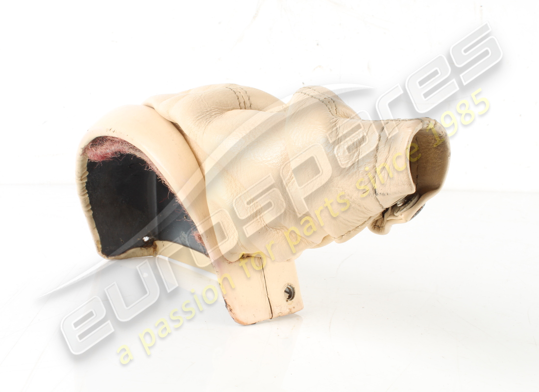 COUVERCLE DE LEVIER DE FREIN À MAIN D'OCCASION Ferrari RHD GTS. NUMÉRO DE PIÈCE 62481600 (1) COUVERCLE DE LEVIER DE FREIN À MAIN D'OCCASION Ferrari RHD GTS. NUMÉRO DE PIÈCE 62481600 (1)