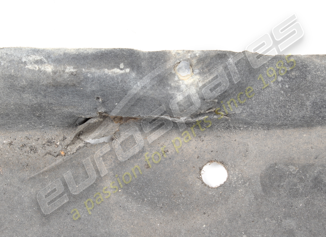 plateau inférieur lamborghini endommagé. numéro de pièce 4m0825205l (2)