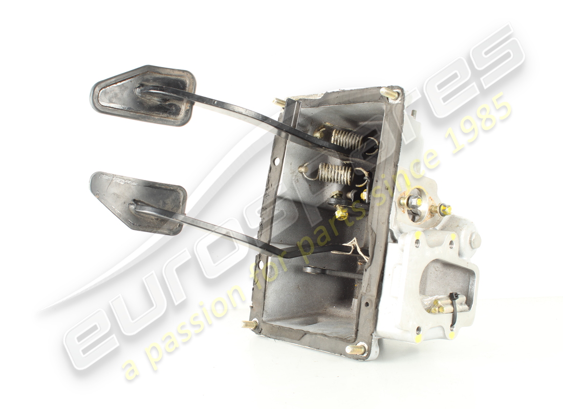 USED FERRARI PEDAL SUPPORT (MANUAL). PART NUMBER 147690 (5) used ferrari pedal support (manual). part number 147690 (5)