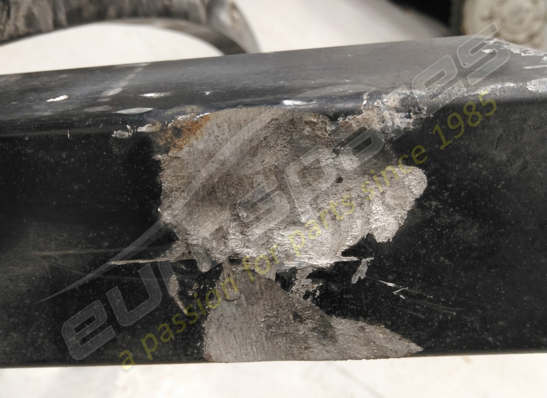 pare-choc arrière lamborghini endommagé. numéro de pièce 400807307 (2)