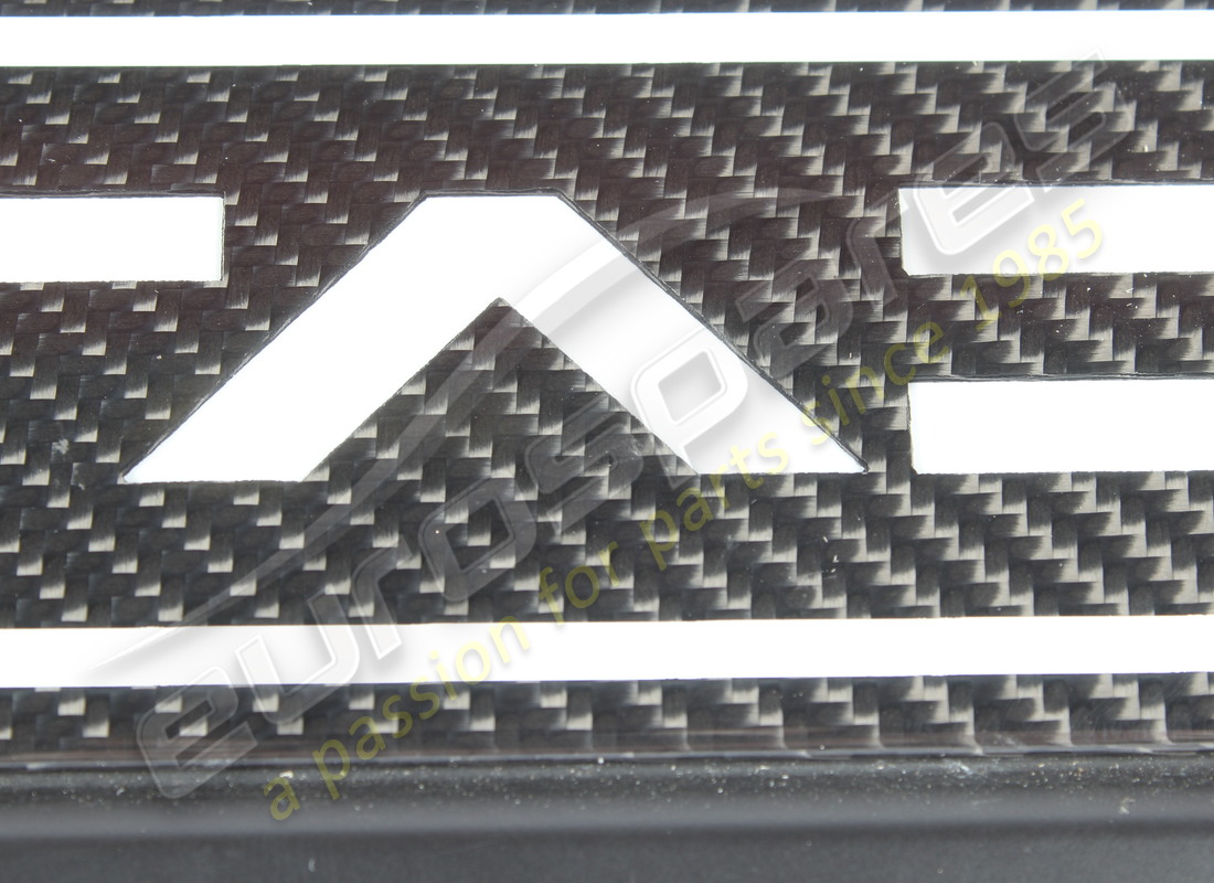plaque de pied en carbone lamborghini endommagée. numéro de pièce 470853369a (3)