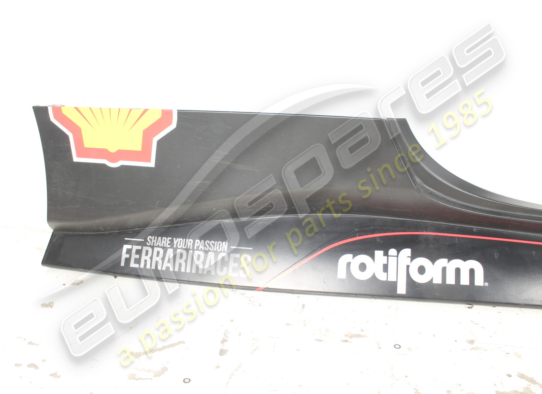 utilisé ferrari garniture sous-porte droite complète. numéro de pièce 88540610 (2)
