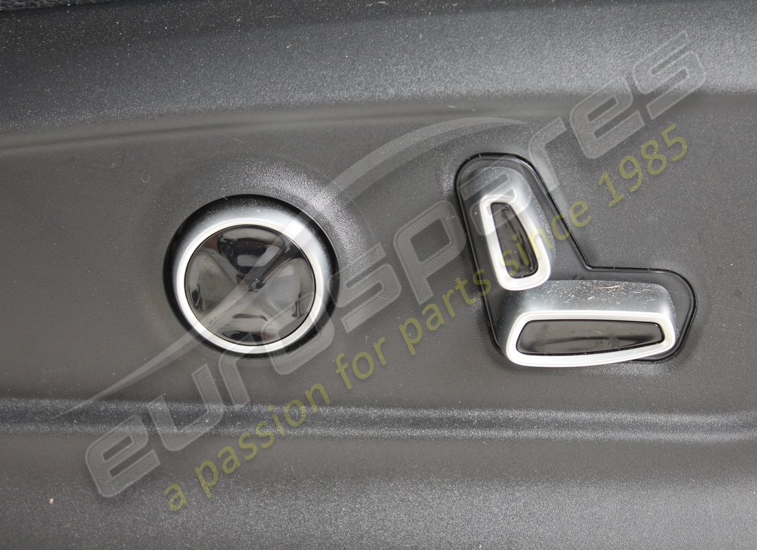 ensemble de siège avant droit maserati endommagé. numéro de pièce 670207074 (4)