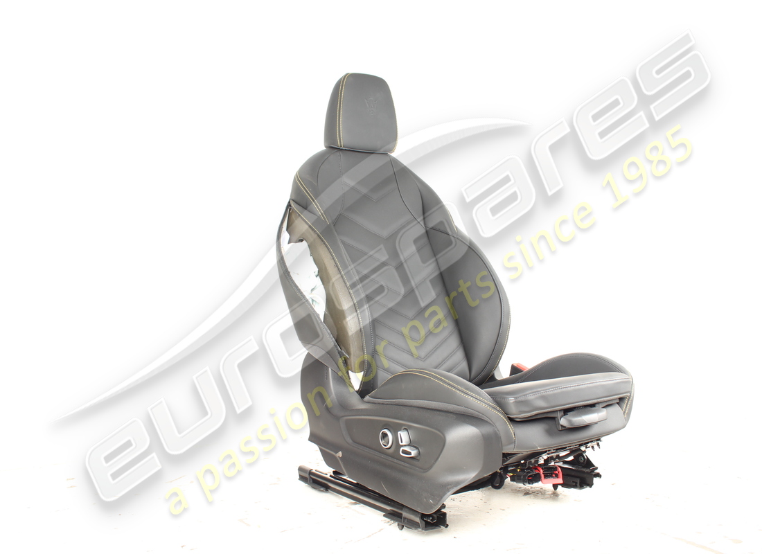 ensemble de siège avant droit maserati endommagé. numéro de pièce 670207074 (2)