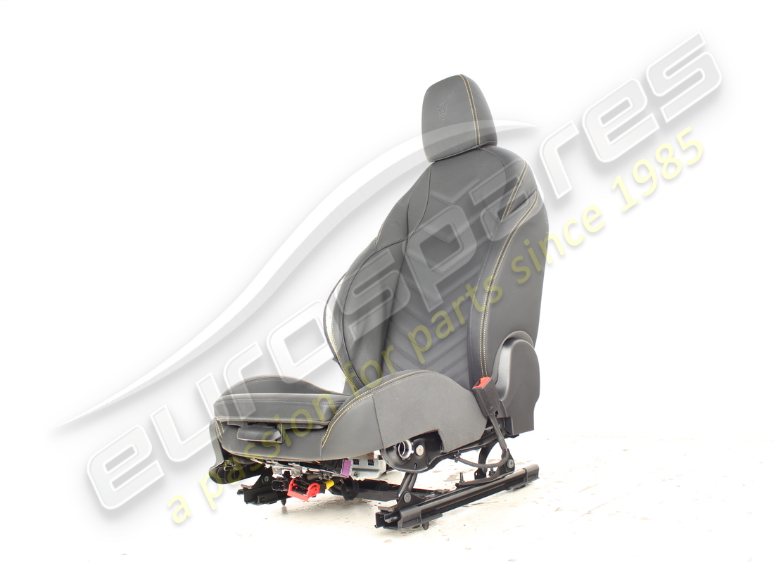 ensemble de siège avant droit maserati endommagé. numéro de pièce 670207074 (3)