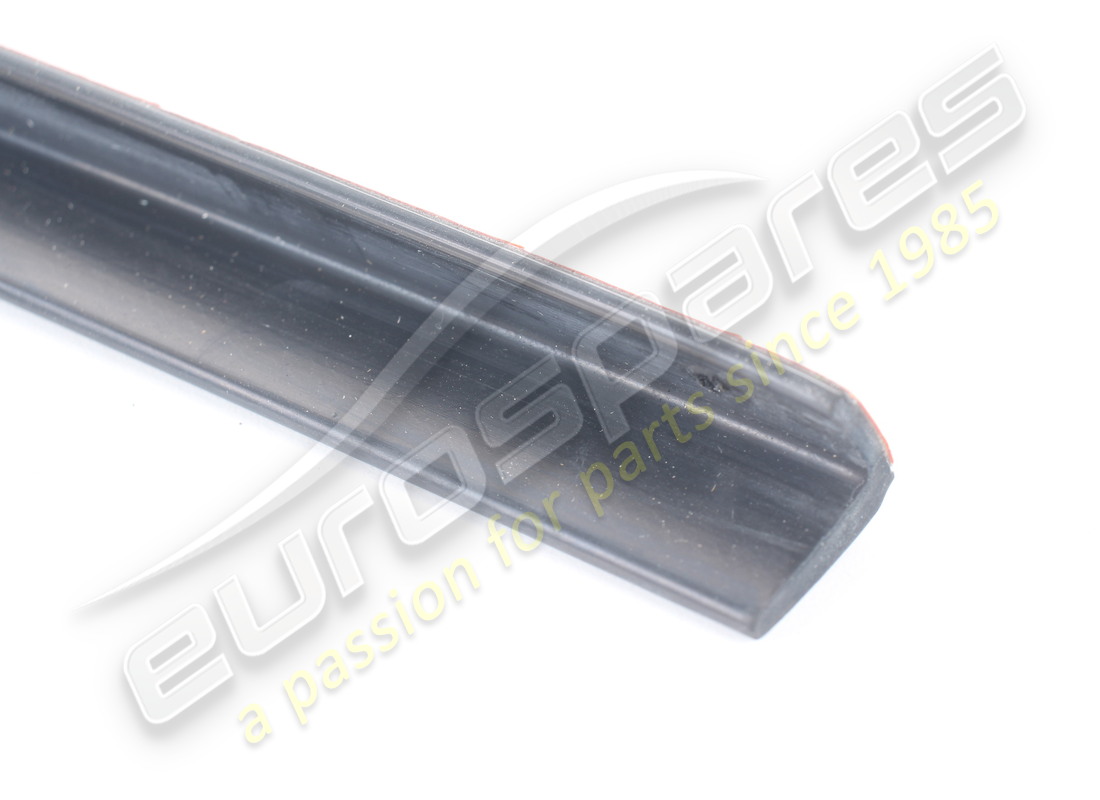 nouveau ferrari drapeau arrière droit. référence 86574200 (3)