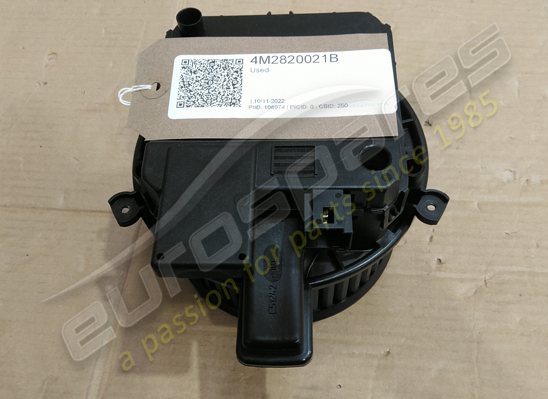 UTILISÉ Lamborghini VENTILATEUR. NUMÉRO DE PIÈCE 4M2820021B (1)