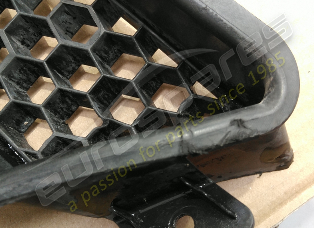 gril à air frais lamborghini endommagé. numéro de pièce 400317116 (2)