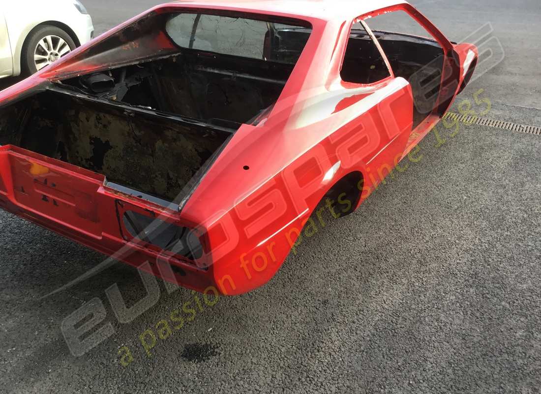 utilisé eurospares ferrari 308 gt4 dino (1979) carrosserie et ​​châssis rhd. numéro de pièce eap1390100 (9)