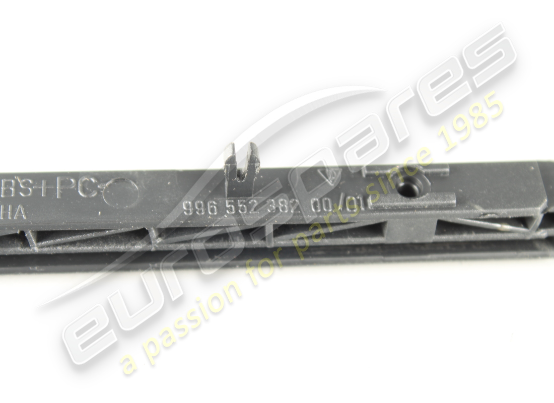 nouvelle moulure porsche. référence 99655238200b12 (3)