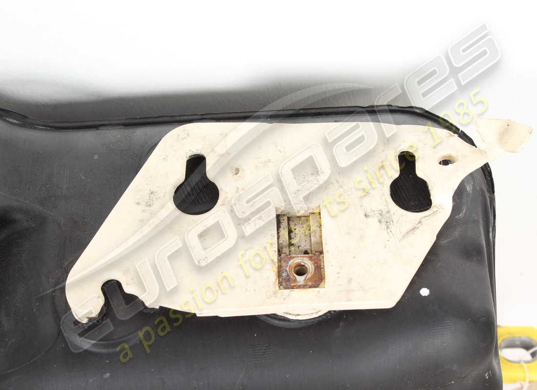 réservoir de carburant porsche endommagé. numéro de pièce 992201076g (6)