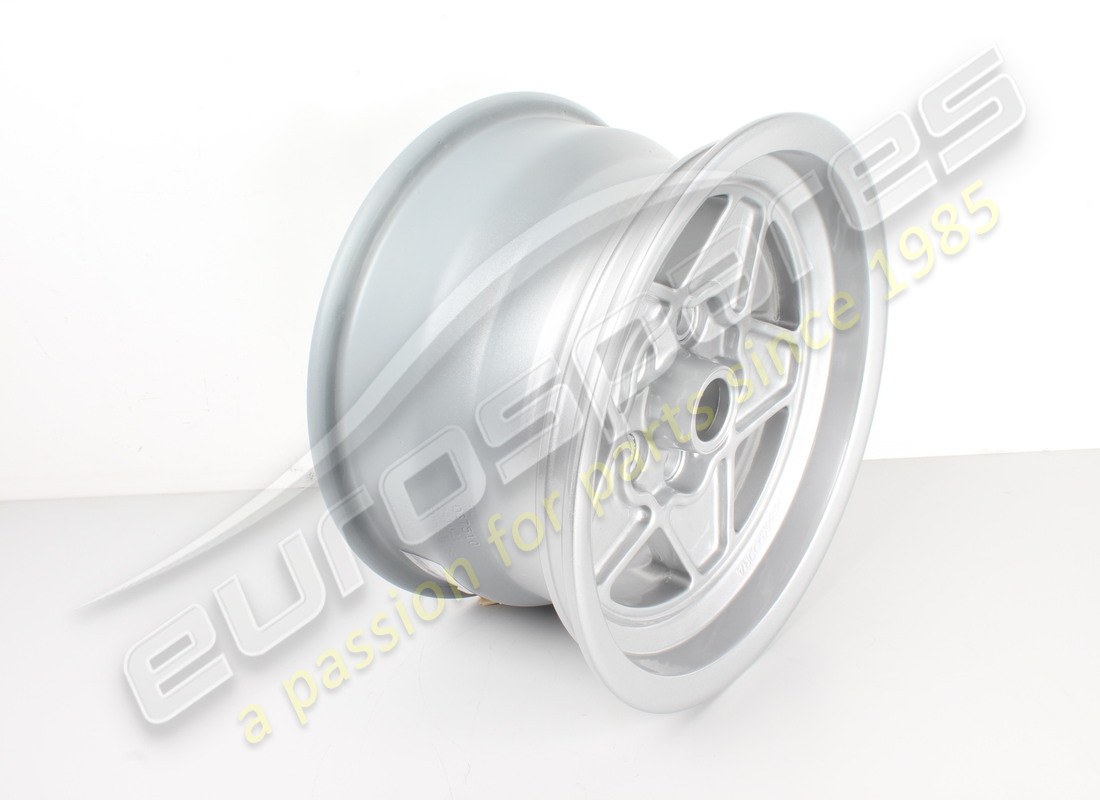 roue ferrari cromodora 7.5x14 reconditionnée. numéro de pièce 111290 (2)