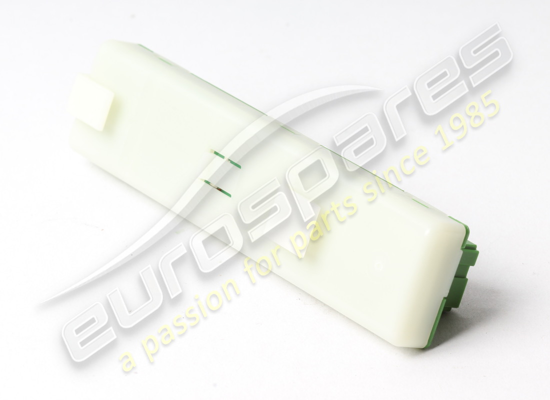 nouveau connecteur maserati. numéro de pièce 673004868 (2)