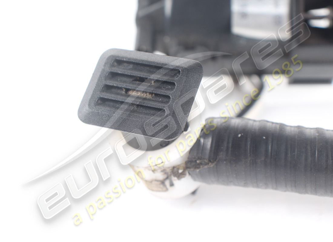 CAPTEUR DE TEMPÉRATURE INTÉRIEURE D'OCCASION MASERATI. RÉFÉRENCE : 375530199 (3) capteur de température intérieure d'occasion maserati. référence : 375530199 (3)